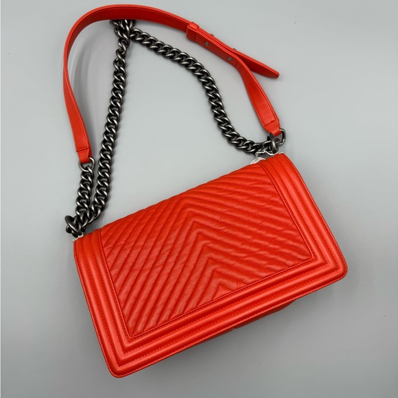 ❤️‍🔥CORAL CHANEL❤️‍🔥Chevron Medium boy bag - Picture 7 of 15